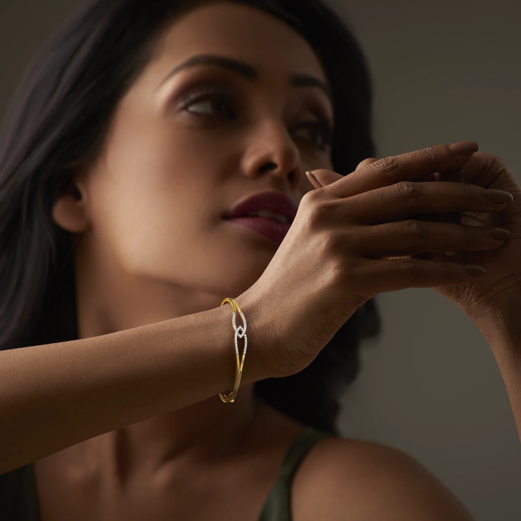 The Estrella Oval Bangle - alternate view